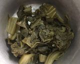 Foto langkah ke 1 dari resep 🐷 Sayur Sawi Asin Daging Babi (Non-Halal).