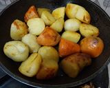 Foto langkah ke 3 dari resep Gamja Jorim (Korean Braised Potatoes).