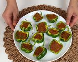 भरलेली ढोबळी मिरची/ भरलेली शिमला मिरची/ stuffed Shimla mirchi/ stuffed capsicum - मराठी रेसिपी रेसिपी स्टेप 8 फोटो