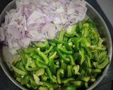 पनीर शिमला मिर्च की सब्जी (paneer shimla mirch ki sabzi recipe in Hindi) रेसिपी चरण 3 फोटो