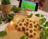صورة لخطوة 7 من وصفة كوكيز كرة القدم⚽