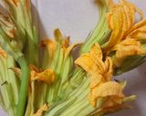 Hình bước làm 1 của món Canh bông bí nhồi thịt nấu gà