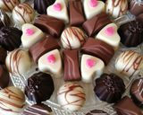 Foto del passaggio 2 della ricetta Cioccolatini con riciclo di uova di Pasqua
