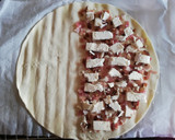 Foto del paso 2 de la receta: Empanada de queso de cabra, dátiles y bacon