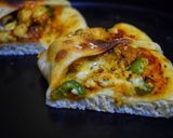 A picture of step 6 of Chicken tikka ring pizza.