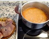 Foto del paso 2 de la receta: Caraotas o alubias blancas con oreja y jamón