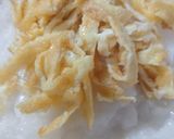 Foto langkah ke 2 dari resep Bubur Nasi Telur Dadar.