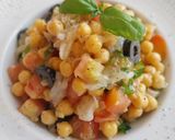 Foto del paso 7 de la receta: Ensalada de garbanzos y bacalao ahumado con vinagreta de escalonias y apio