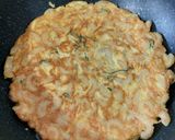 Foto langkah ke 3 dari resep Macaroni Omelet.