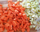 Foto del paso 2 de la receta: Crema de pimientos amarillos y puerros asados