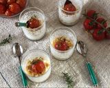 Foto del passaggio 4 della ricetta Antipasto in bicchiere : crumble di taralli stracciatella di bufala e pachino al timo