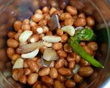 A picture of step 2 of Peanuts ki Chutney.