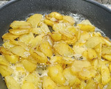 Foto del paso 3 de la receta: Tortilla de cebolla caramelizada y butifarró de ceba (morcilla de cebolla)