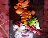 Foto langkah ke 1 dari resep Tumis Sawi Wortel.