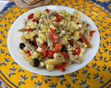 Une image de l'étape 15 de Salade tiède de poivrons rouges, pommes de terre, harengs et olives.