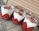 Foto langkah ke 5 dari resep Strawberry mousse coconut crumble.