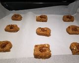 Foto del paso 3 de la receta: Galletas con dulce de leche y pepitas de chocolate