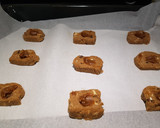 Foto del paso 3 de la receta: Galletas con dulce de leche y pepitas de chocolate