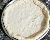 Foto del paso 2 de la receta: Pizza con borde de cheddar