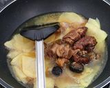 A picture of step 2 of Potato Pork Leg.