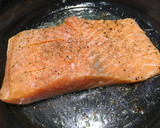Foto del paso 6 de la receta: Salmón al horno y salsa cremosa de ajitos tiernos y hierbas