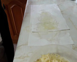 Foto del paso 1 de la receta: Tortitas de patata y cebolla