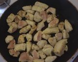 A picture of step 4 of Curry chicken breasts with zucchini/courgette.