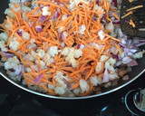 Foto del paso 1 de la receta: Tortiglioni con vegetales, chicharrón de camarón y salami