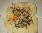 Foto del paso 1 de la receta: Pizza de cúrcuma y semillas con verduras y anchoas
