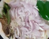A picture of step 1 of Chicken Green Curry.
