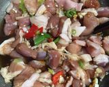 Hình bước làm 2 của món Thịt kho tiêu trứng cút