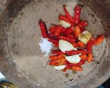 Foto langkah ke 4 dari resep Sambal Penyet Tempe Kemangi.