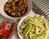 Foto del paso 2 de la receta: Wok de pollo y calabacín