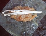 Foto langkah ke 4 dari resep Lumpia Ayam Udang Jamur Enoki.