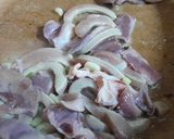 Hình bước làm 2 của món Tim cật xào ớt chuông
