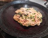 A picture of step 4 of Spring onion laccha paratha.