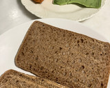 Foto del paso 2 de la receta: Cena rápida y sabrosa! Chapata integral con queso de pesto y sobrasada