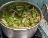 Foto langkah ke 4 dari resep Sayur asem klentang (buah daun kelor).
