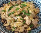 รูปขั้นตอนการทำที่ 6 ของ ข้าวหน้าไก่และไข่แบบญี่ปุ่น (Oyakodon)