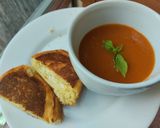 Foto del paso 6 de la receta: Sánduche🧇🧀🍅de queso🫔🧀en almojábana🥐casera con salsa de tomate🥯🍅🥫