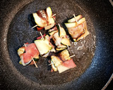 Foto del paso 6 de la receta: Rollitos de calabacín con salmorejo