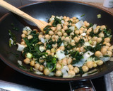 Foto del paso 3 de la receta: Garbanzos con espinacas