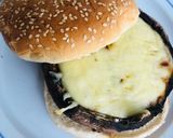 Foto del paso 4 de la receta: Hamburguesas de hongo portobello con queso gouda y pesto