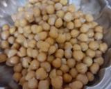 A picture of step 1 of Karachi ki famous sev chaat.
