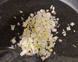 Foto del paso 2 de la receta: Arroz con butifarra negra y níscalos (rovellons)