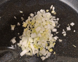 Foto del paso 2 de la receta: Arroz con butifarra negra y níscalos (rovellons)