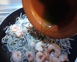 A picture of step 2 of Garlic Shrimp with Baby Eel Imitation.