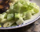 Foto del paso 2 de la receta: Ensalada de lechuga, apio, pera y kiwi