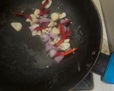 Foto langkah ke 4 dari resep Tumis Bihun Nugget.
