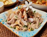 Hình bước làm 1 của món Cơm nhà với hai món từ gà
